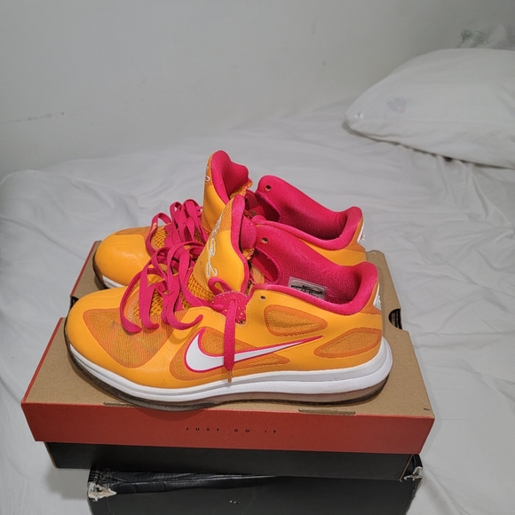 LeBron 9 low top Florida's with pink laces - Picture 3 of 3